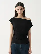 デザイン性の高い夏用オフショルダーブラックTシャツ【モダン・ショートスリーブ】