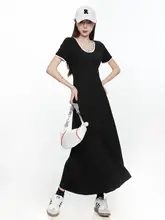 大人の女性向けブラックカジュアルワンピース【Uネック・ロング丈・シンプル・タイトフィット】