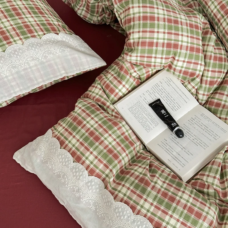 フレンンテージ風ダブルレイヤーコットンギンガムチェックレースベッドリネンのデザインと実用性