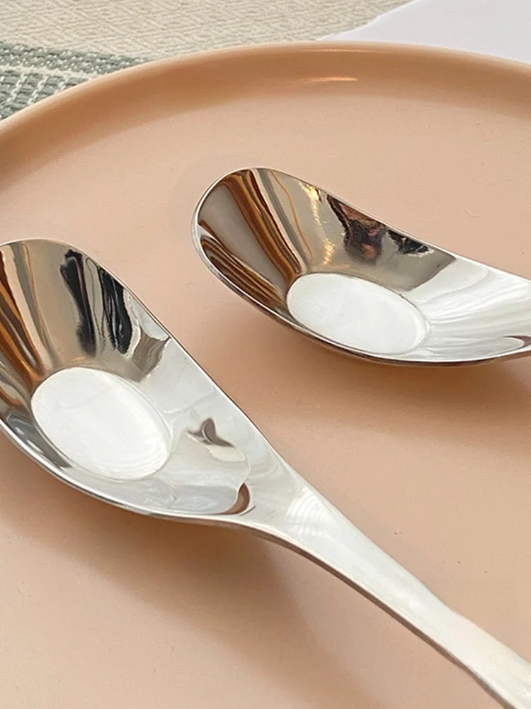 スプーン ギフトとしてどう選ぶ？優雅で実用的な一品が、贈り物の「心」を伝える