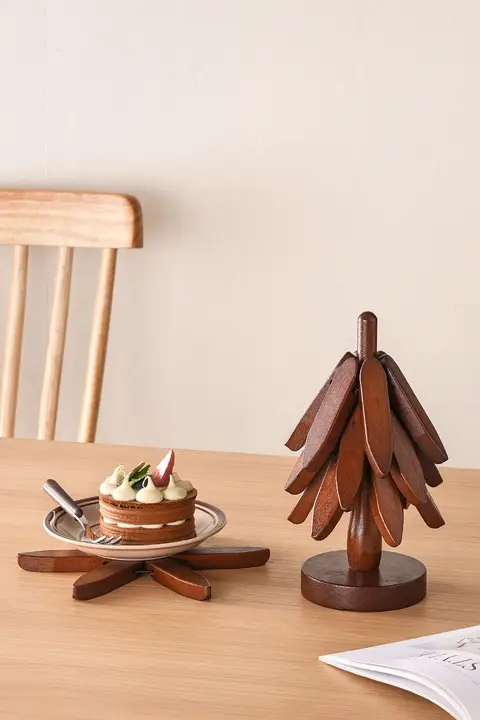 北欧風のクリスマスツリーデザインのテーブルマット【木製・耐熱・防湯】
