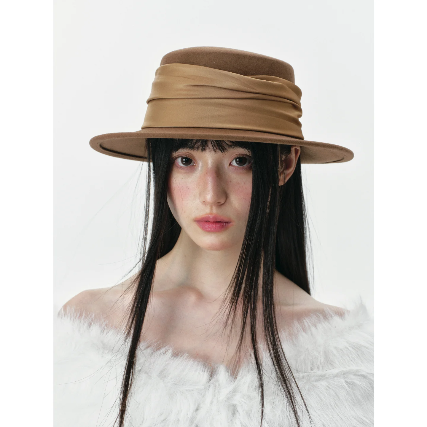 帽子とスーツを組み合わせるとき、どう選ぶ？