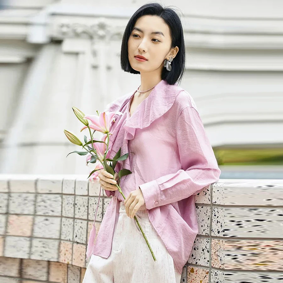 ワイシャツ 私服 レディース おすすめ5選：通勤からカジュアルまで、どんなシーンに合うかを徹底解説