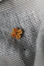 木製花模様の刻印ボタン【イギリス製・デザインボタン】