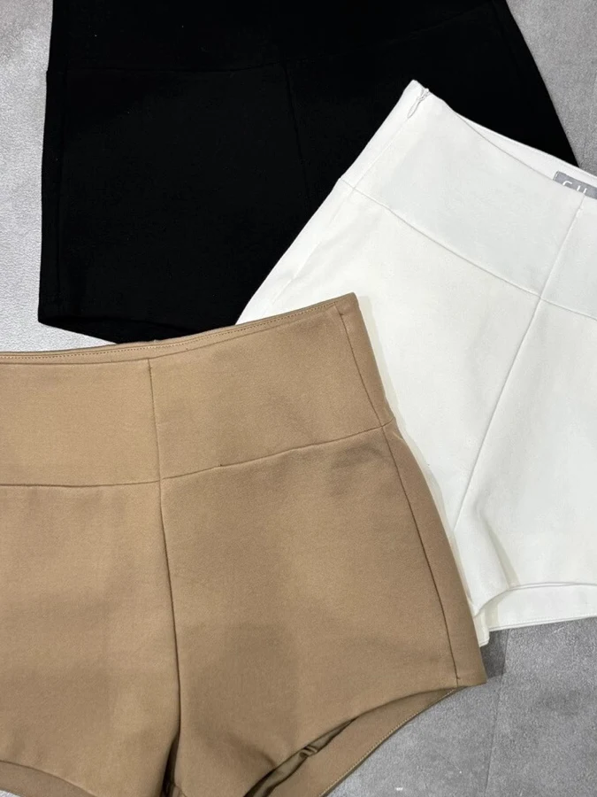 体のラインが出る服 職場でどう隠す？高腰ボディコンショートパンツが解決するリアルな通勤スタイルとは