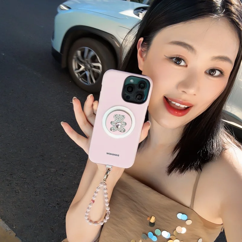 スマホケースストラップ付きは本当に必要なのか？女性に合うデザインと機能のバランスを解説