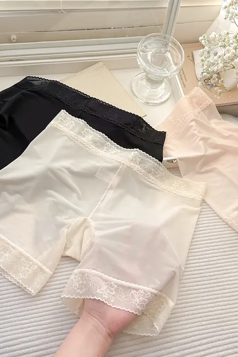 極上の柔らかさのアイスシルク安全パンツ【防透け・ホワイト・レース付き】（セットアップ対応）