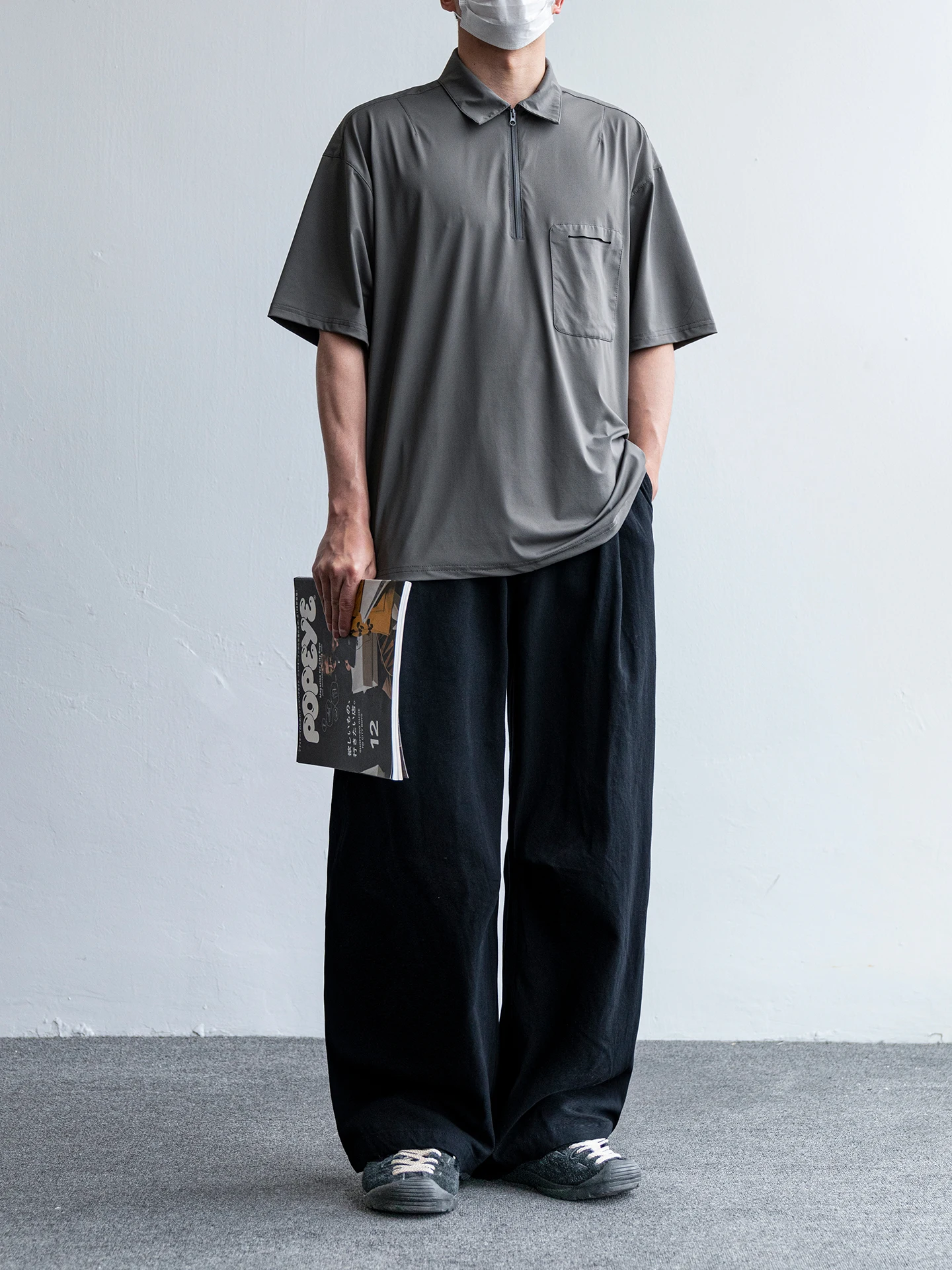 カーゴパンツ シワ加工で安定した着用感を実現するワイドレッグカーゴパンツ