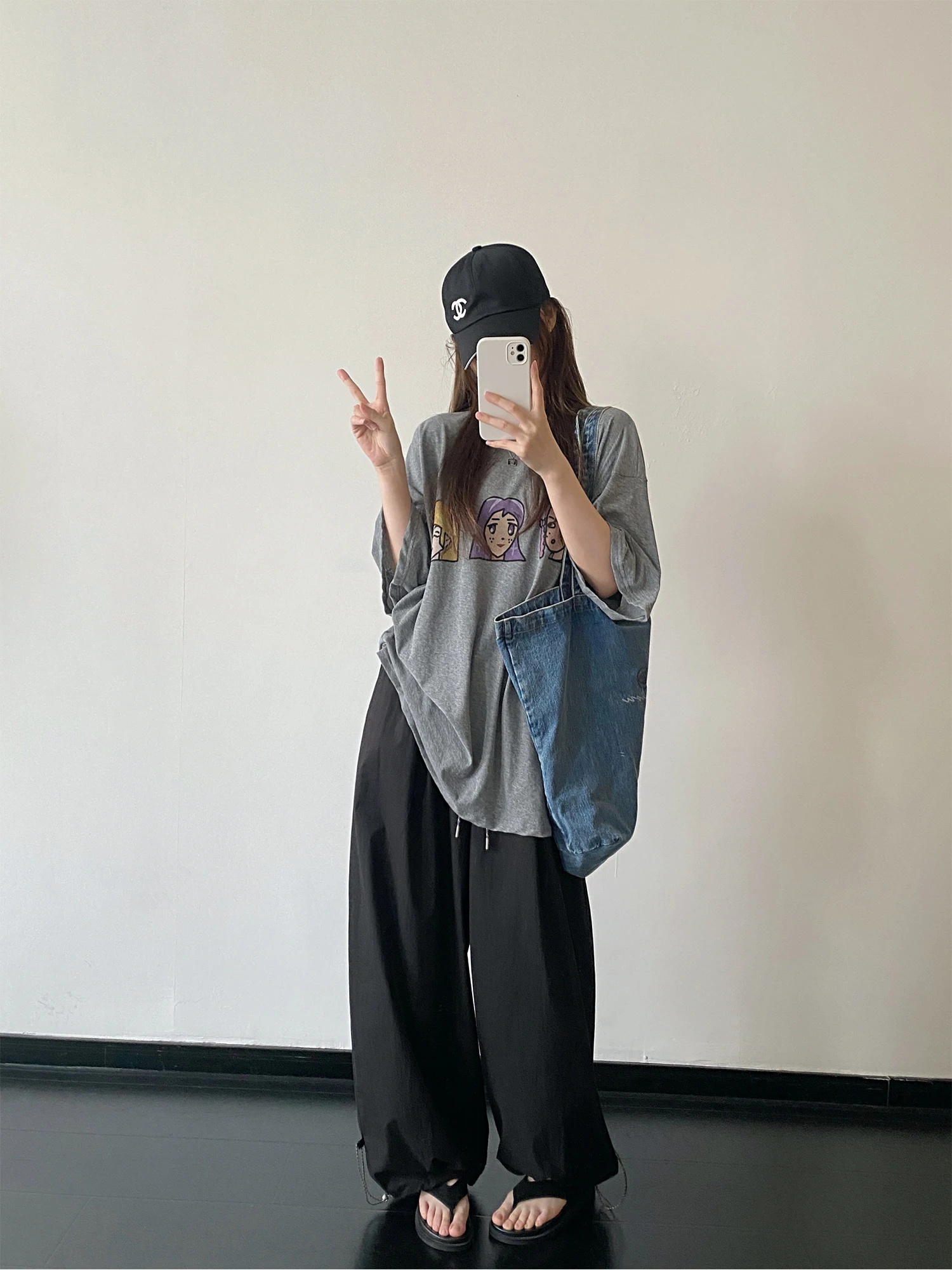 30代の女性が選ぶイラストスタイルは？夏のカジュアルTシャツで答えをつかむ