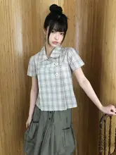 レトロな学院風デザインのドールカラー花モチーフチェック柄ブラウス【ゆったり短袖】