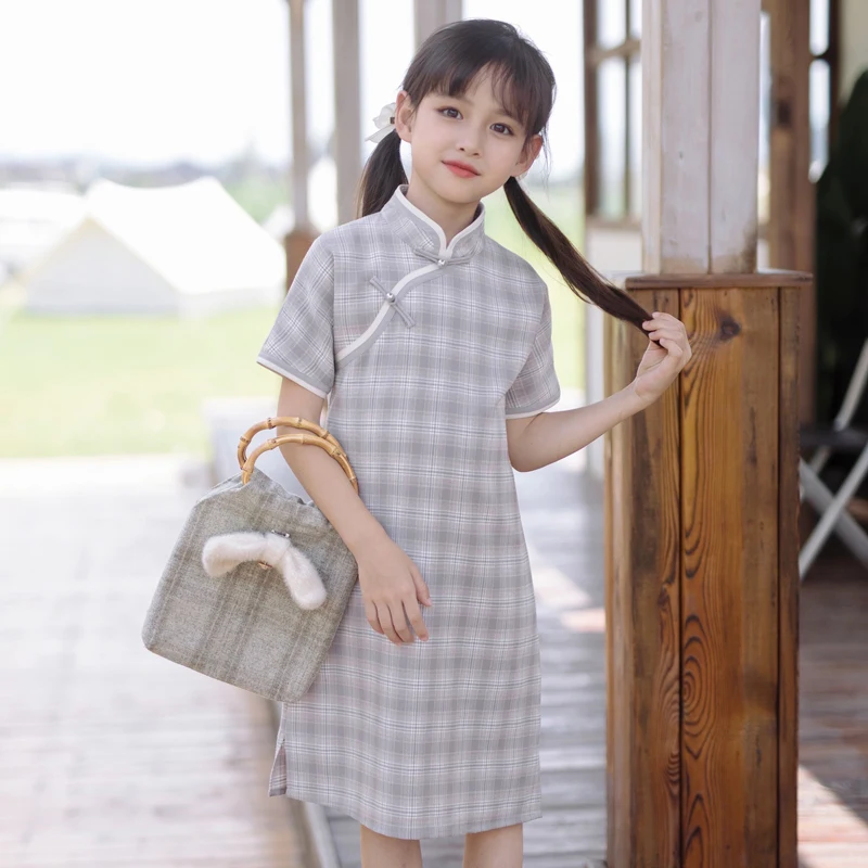 京劇風チェックドレス：赤ちゃん法事服としての実用性とデザイン特性