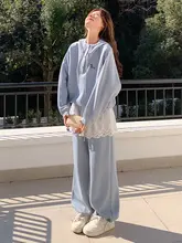 ブルーのレース風トップスとワイドパンツの上下セット【カジュアル・秋向け・リラ  クシング】（セットアップ対応）