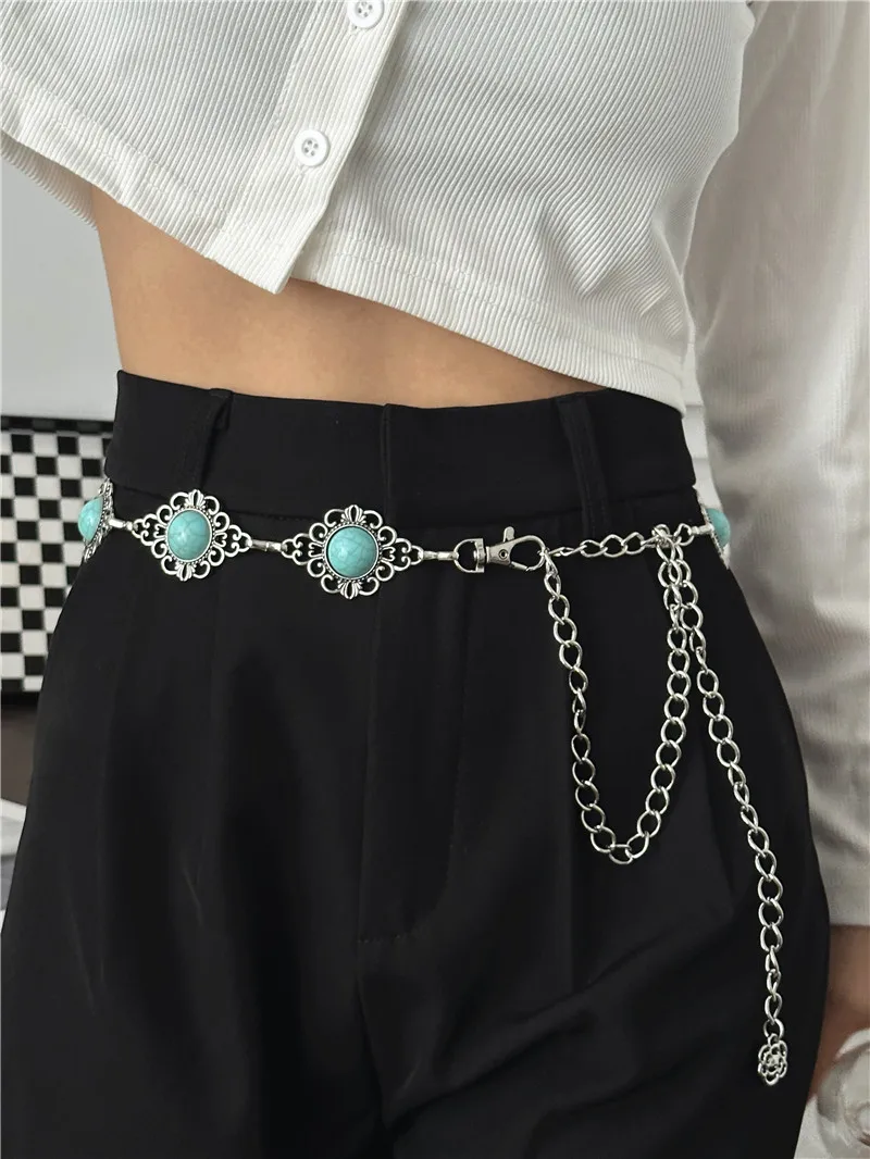 お腹が見える服に悩むなら、この1つのアイテムで解決できる？
