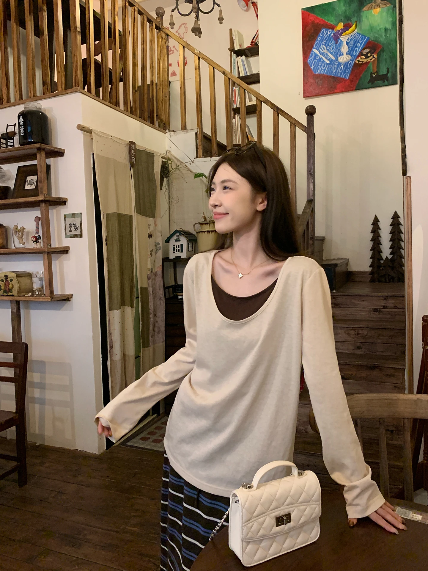 カラーブロックデザインの長袖Tシャツ：秋季重ね着に最適な韓式ゆったりフィットスタイル