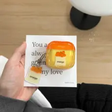 オレンジイラストのAirPods用ケース【防落設計・スタイリッシュ・Apple対応】