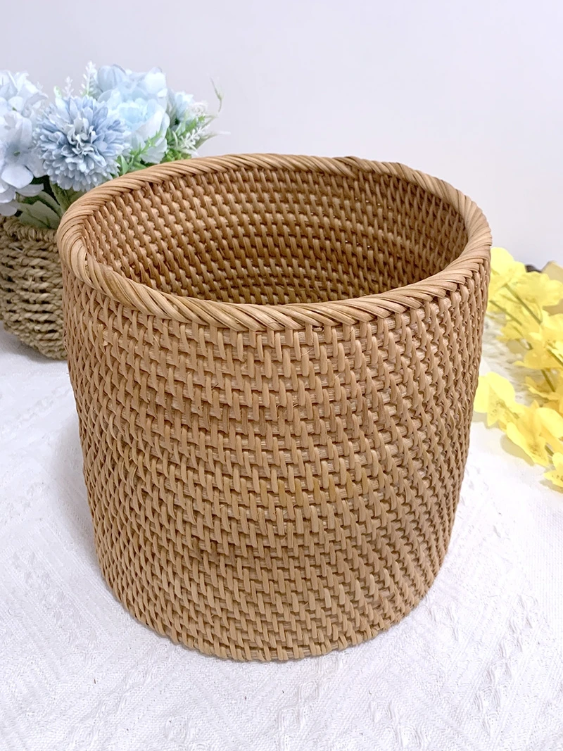 キッチンをスッキリ整理！収納グッズおすすめ　天然籐収納筒と陶器カップの完全ガイド