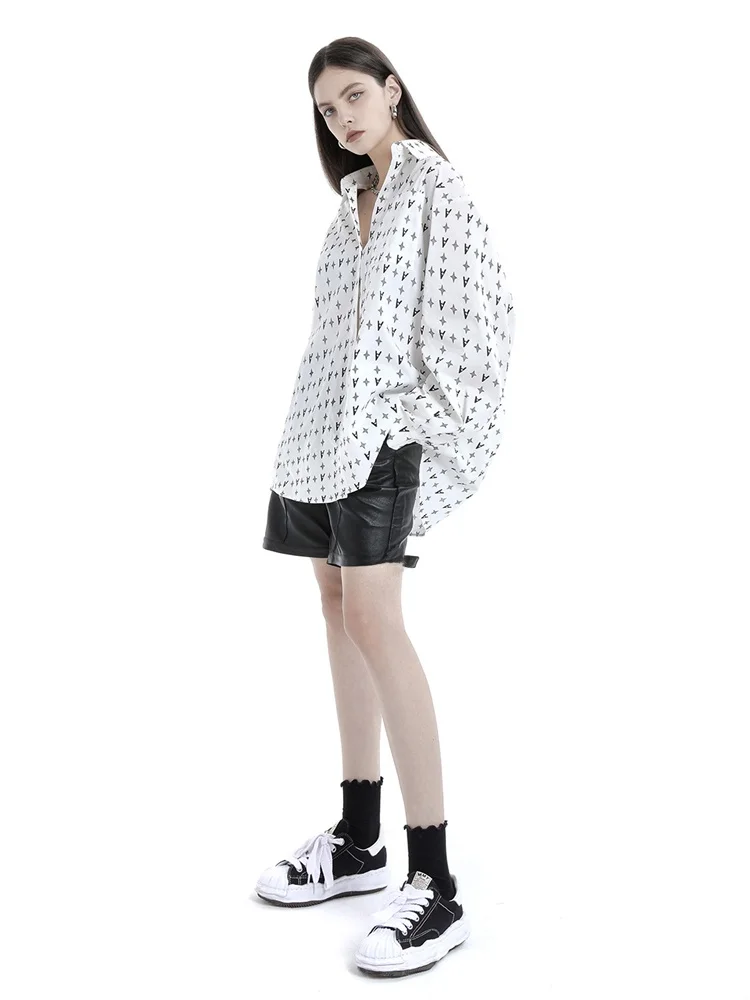 ジャケットとTシャツの組み合わせでダサくならない方法は？ホワイトレタープリントのカジュアルオーバーサイズ長袖シャツジャケットが解決する