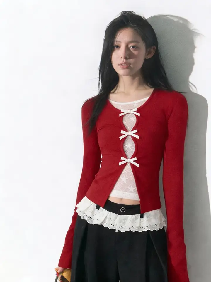 華やかな印象！レース刺繍付き長袖Tシャツ【春秋用・フィットタイプ】（セットアップ対応）