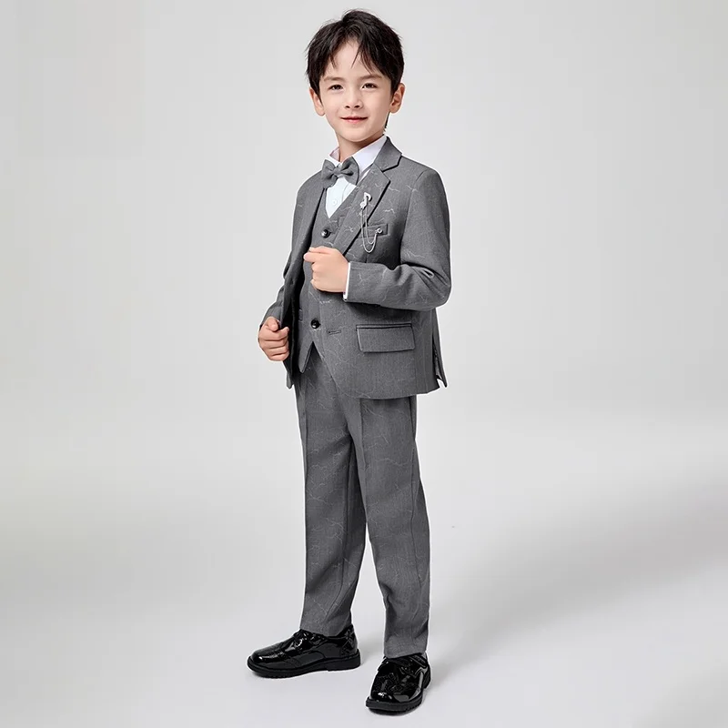 参観日の服装に迷ったとき、どう選ぶ？
