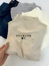 柔らかなイエローのニットセーター【小立ち襟・春用・レイヤードスタイル】