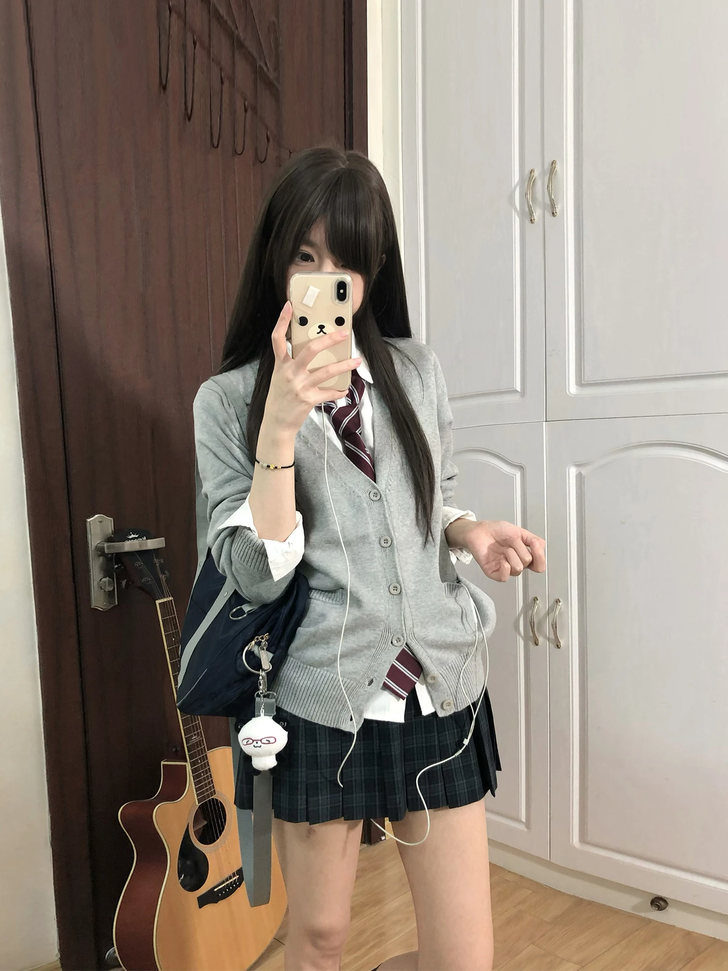 黒と青のチェック柄JK制服スカート【サクラデザイン】：秋冬通勤に最適なA字型高腰スカートの実用性解析