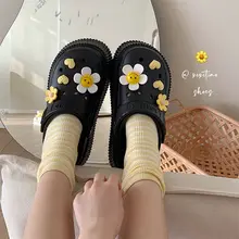 海辺のリゾートにぴったり！サンフラワーデザインの厚底サンダル【女性用・夏用】