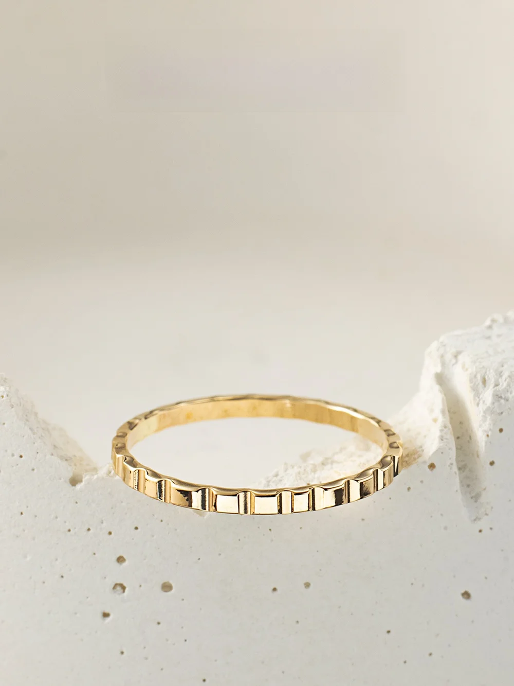 14k リングとイタリアン ジュエリー リング、どちらが今、あなたのファッションに合っているの？