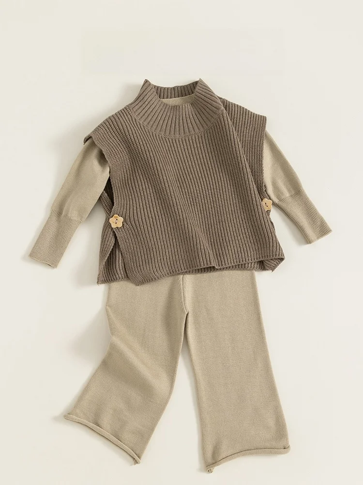 秋冬向けオシャレな子供用ニットベストとセーターの組み合わせ（セットアップ対応）