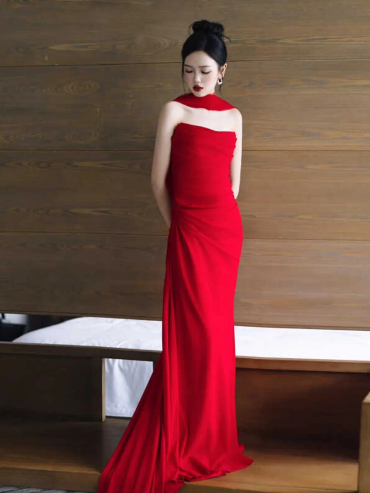 結婚式に着る母親のフォーマルドレスはワインレッドが一番？今季のトレンドと選び方を徹底解説