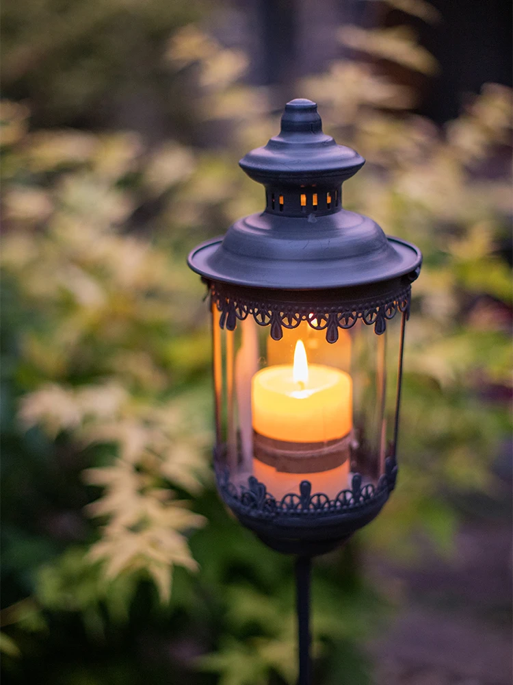 ホリデーハウス グリーンガーデン に合う庭園用キャンドルスタンドとは？
