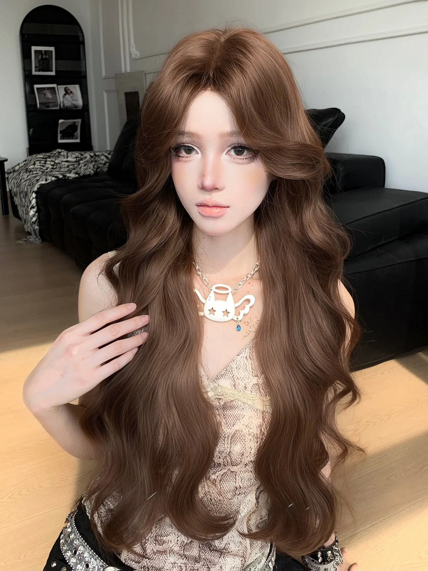 ロングウィッグで2026秋冬を彩る！前髪ありのロリータスタイルは、どんな人に似合うの？