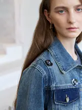 立体的なビーズ装飾花柄のブルーウォッシュデニムジャケット【女性用・秋季・ショート丈】