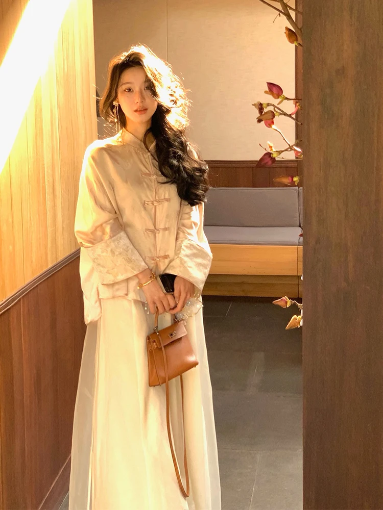 新中式パッチワークスリーブ外套：春服黒の定価と多用途使い方