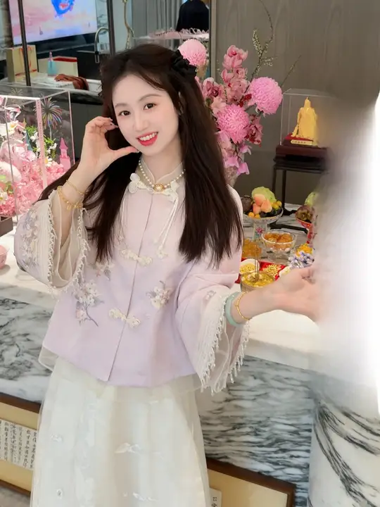 新中式デザインの暗柄刺繍ショートコート【秋用・女性用】