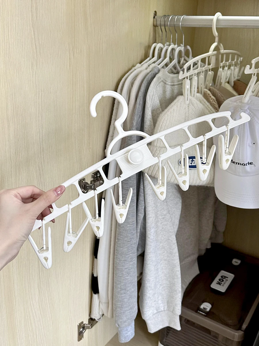 靴下干し用マルチ収納ハンガー：ハンガーラック DIY 2×4 とプラスチックハンガーの実用性比較
