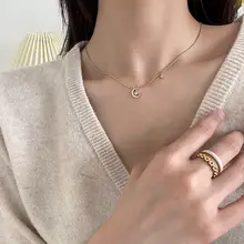 高級感ある月のデザインネックレス【女性用・夏シーズン・デリケートで多用途】