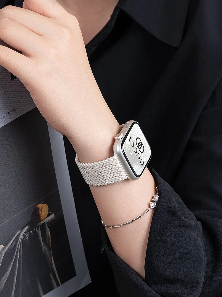 Apple Watch Lineの通知や設定に悩むなら、このナイロンバンドが解決する？