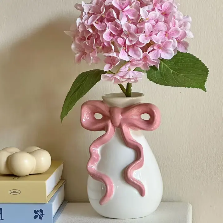 リボンデザインの陶製花瓶【インテリア装飾用・高級感あり】