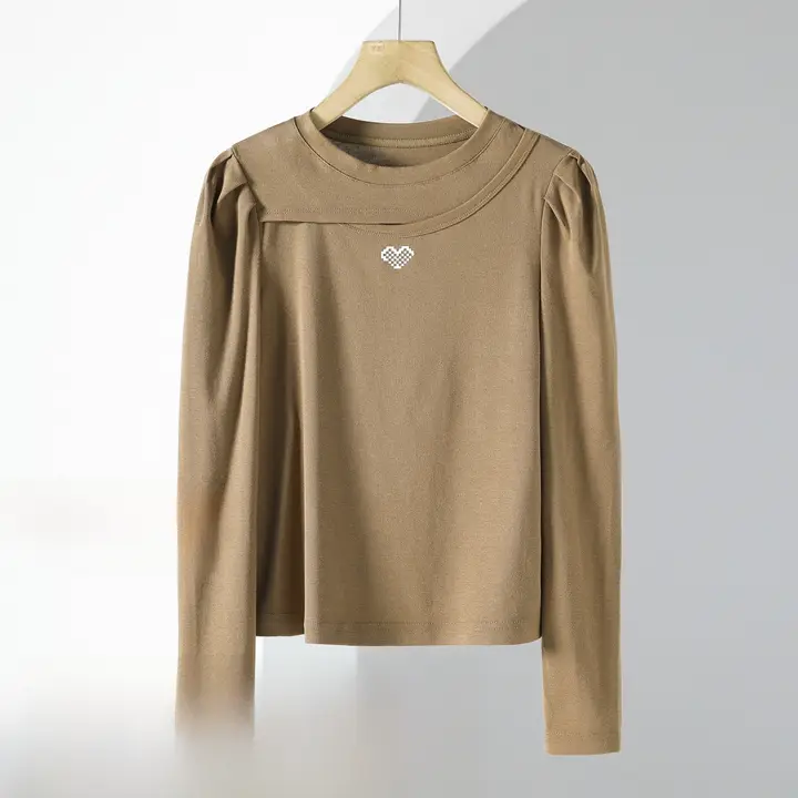 ハートデザインの透かしニット長袖Tシャツ【冬用・前身頃切り替え】