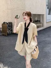 カーキ色ドット柄スカーフ付きスーツ【春夏用・女性・お洒落・小柄向け】（セットアップ対応）