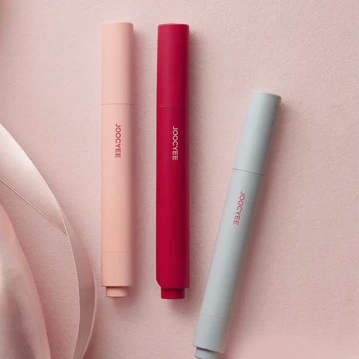 マット仕上げの口紅ペン【新色・ファッション性・粉っぽい質感】