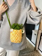 手作りのかぎ針編みウールフルーツバッグ