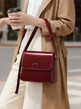 高級感のある本革レッドトーフバッグ【斜め掛け・小型・通勤用】