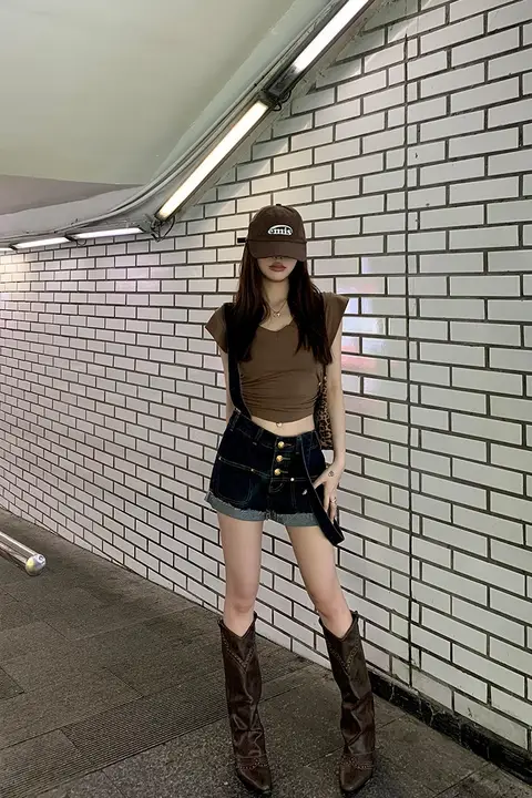 ガブリエルスタイルのレトロブルー中腰ワイドデニムサロペットパンツ