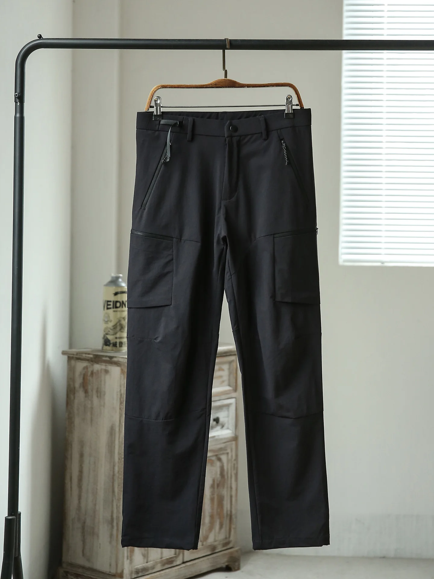 アウトドア パンツ おすすめは？速乾性と通気性を重視するメンズカジュアルパンツの選び方