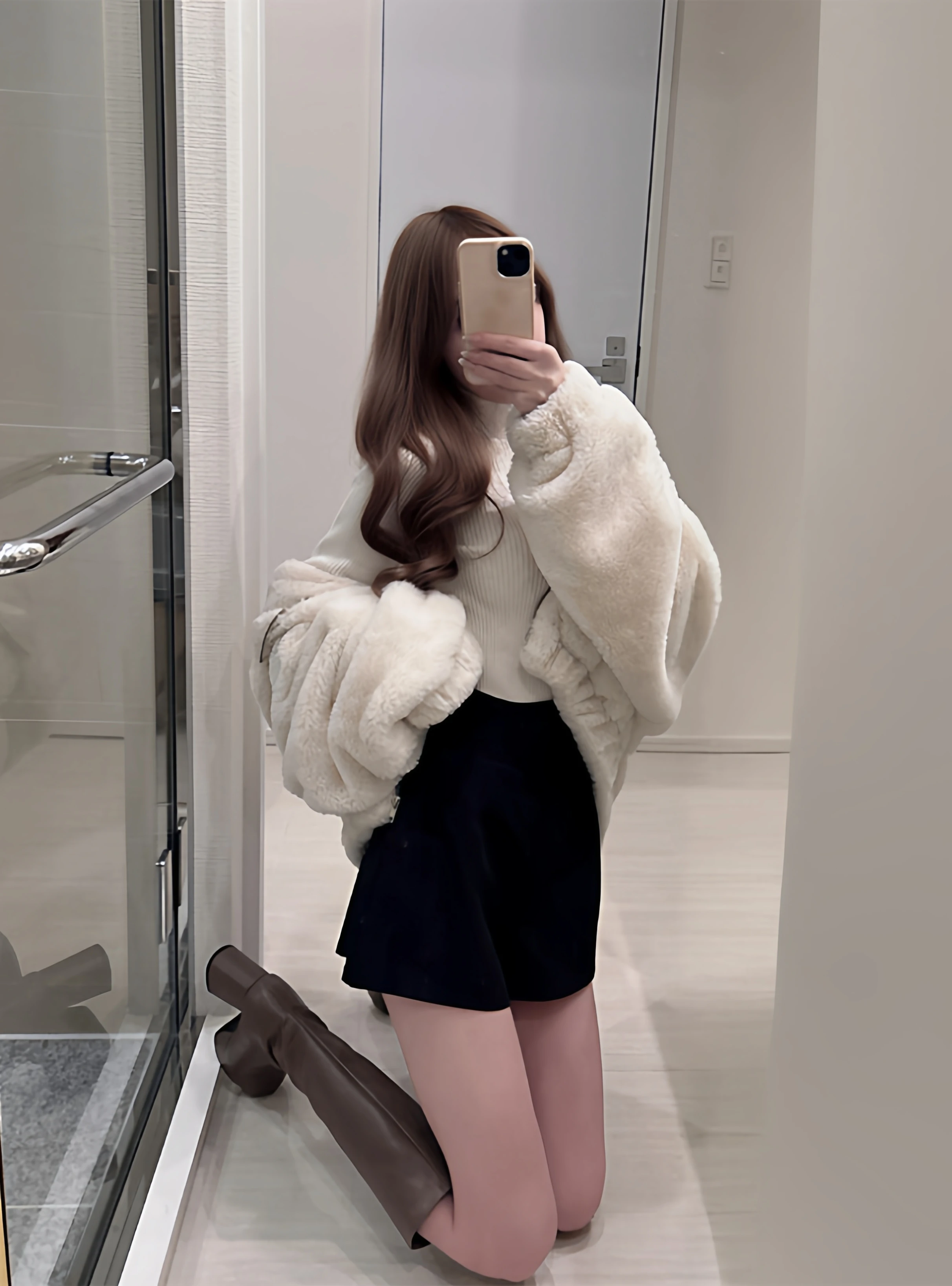 ハイウエストショートパンツ：高腰デザインが体のラインを自然に強調する女性用ショートパンツ