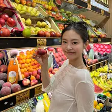 アシンメトリーオフショルダーロングスリーブTシャツ【シンプルプリント・スリムフィット】（セットアップ対応）