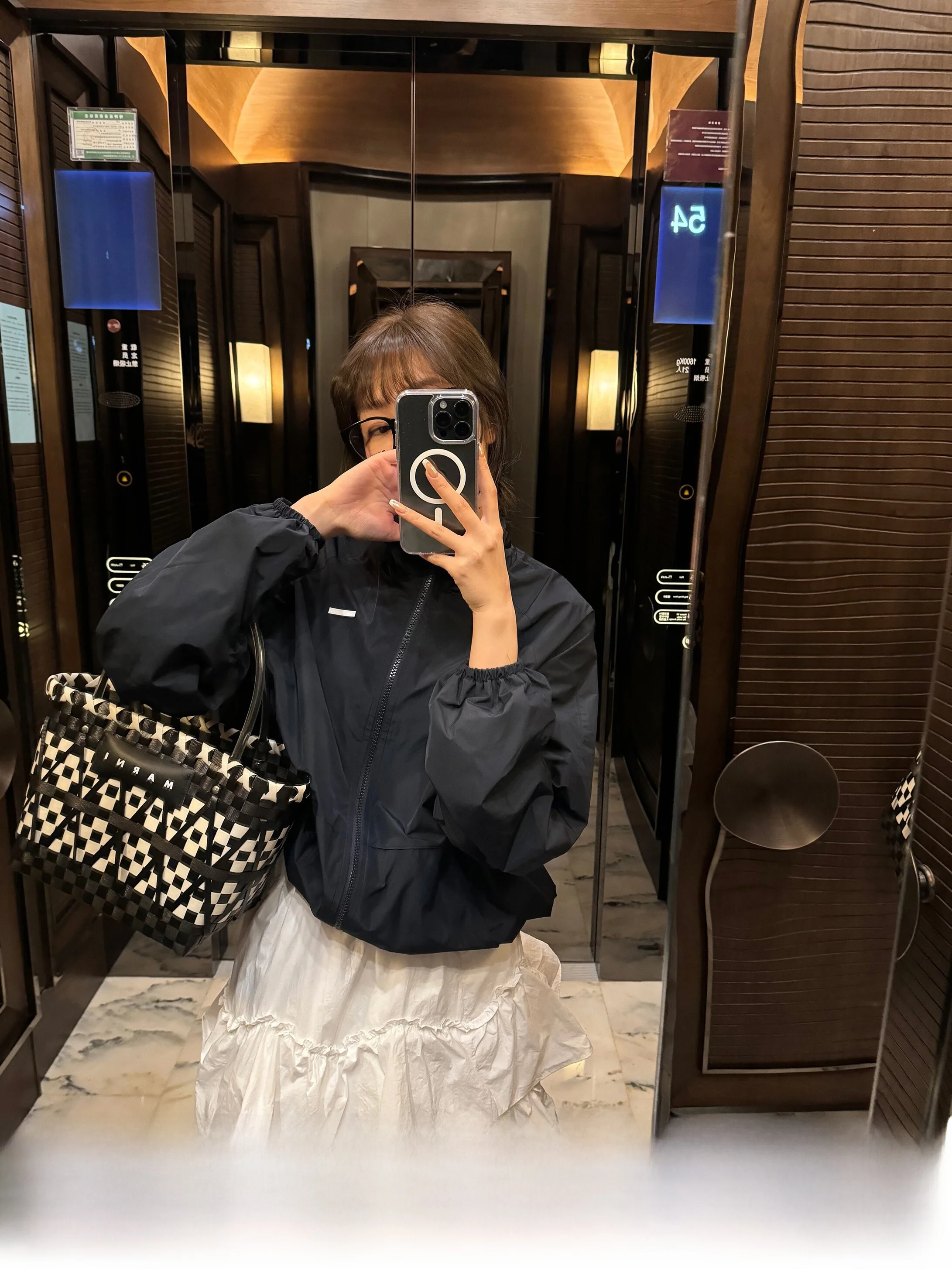 UVカット パーカー メンズ おすすめ5選：どんなもの？通気性や素材、ビジネスウェアとの違いを徹底解説