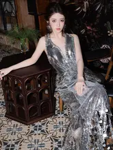 高級感あるパーティードレス【シルバー・ハイネック・ファッション性・フィッシュテール】