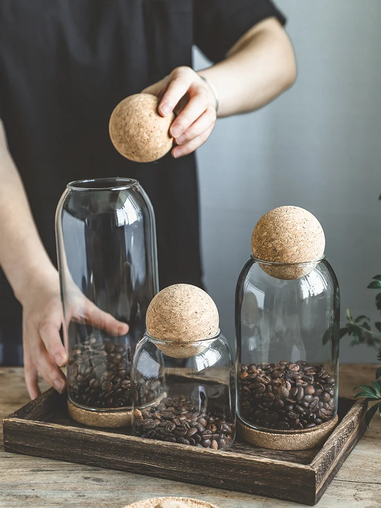 コーヒー豆を大切に保管するための容器は、本当に「木製」か「プラスチック」か？